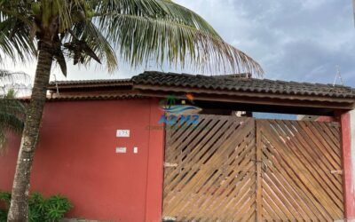 Sobrado com 3 suítes à Venda a 400 metros da praia de Massaguaçu