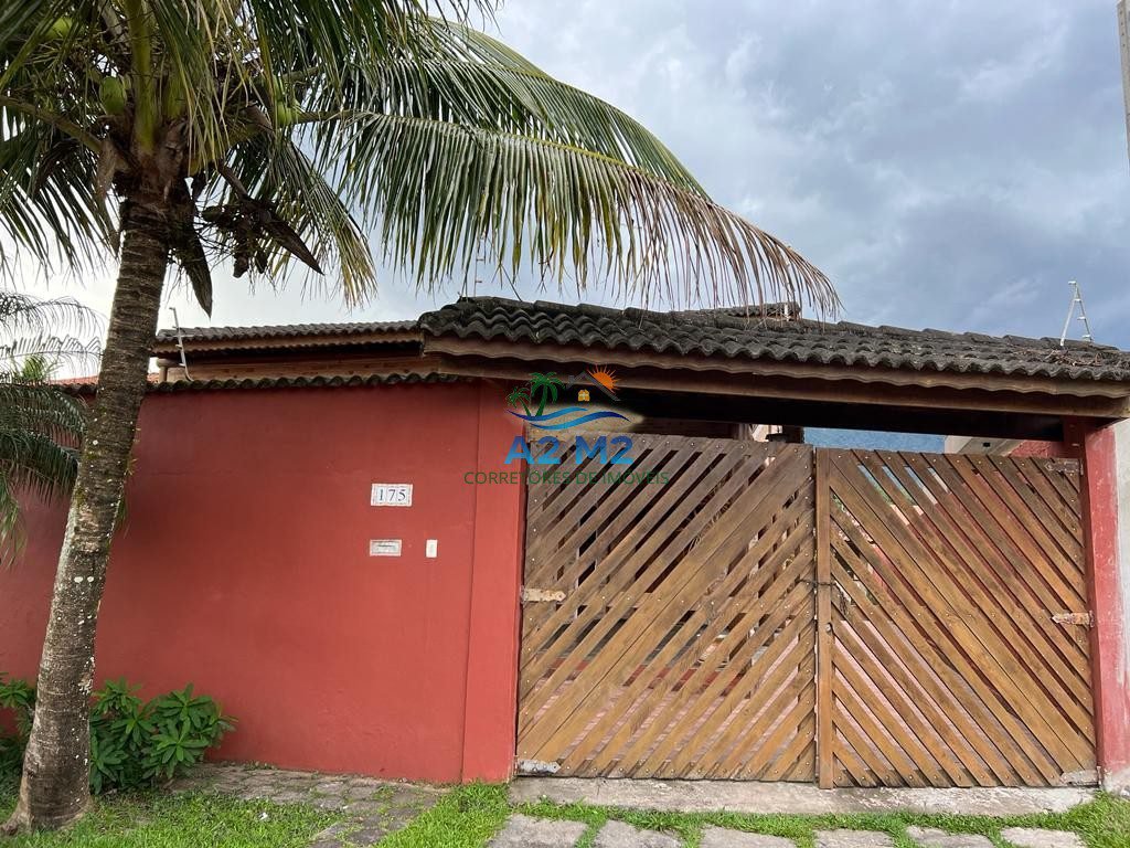 Sobrado com 3 suítes à Venda a 400 metros da praia de Massaguaçu