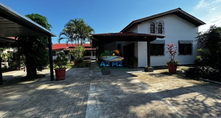 Casa Térrea 04 dorms c/ 02 suítes – área de 750 m – Caraguatatuba – SP