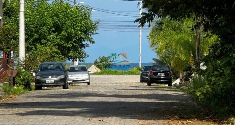 Casa Térrea 04 dorms c/ 02 suítes – área de 750 m – Caraguatatuba – SP