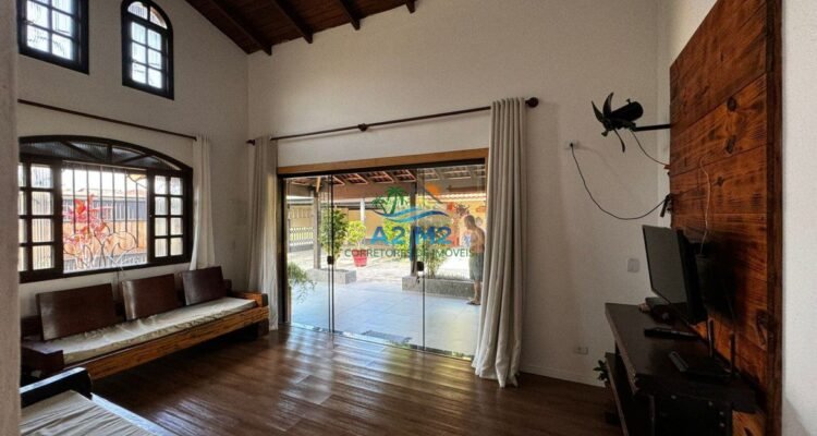 Casa Térrea 04 dorms c/ 02 suítes – área de 750 m – Caraguatatuba – SP