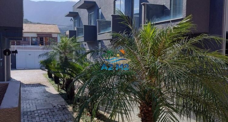 Sobrado com 03 suítes – Próximo a Praia da Massaguaçu em Caraguatatuba