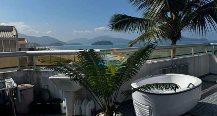 Apartamento Cobertura com vista do Mar – 03 Dormitórios sendo 01 suíte