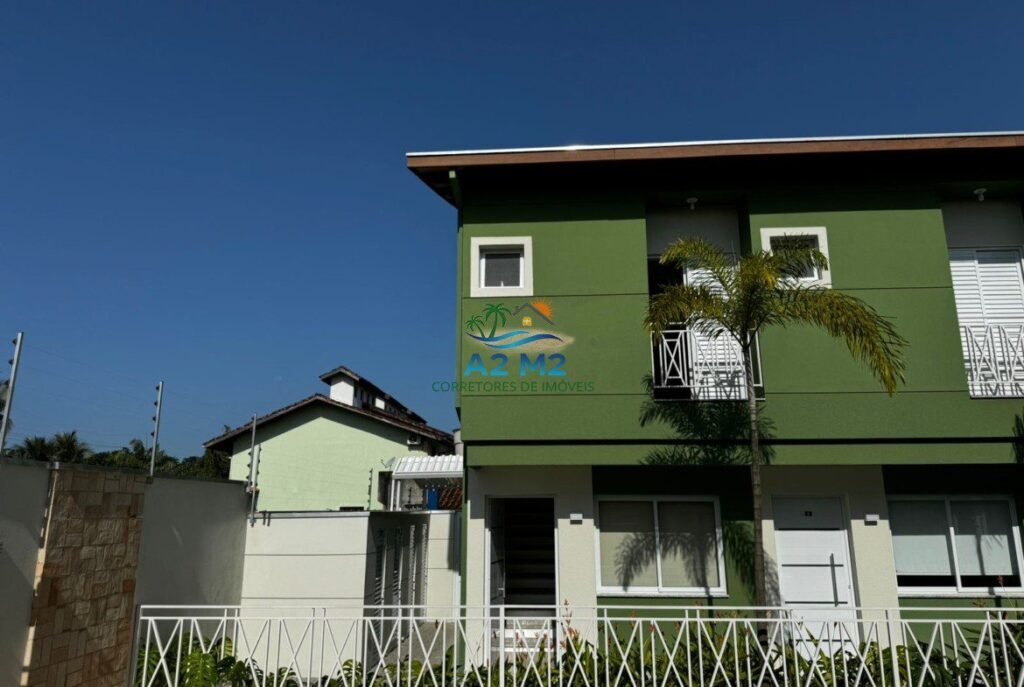 Casa em Condomínio Fechado com piscina a 450 metros da Praia do Capricórnio – 02 suítes