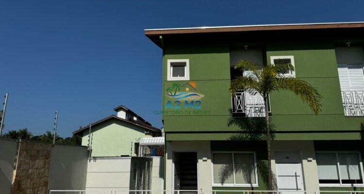 Casa em Condomínio Fechado com piscina a 450 metros da Praia do Capricórnio – 02 suítes