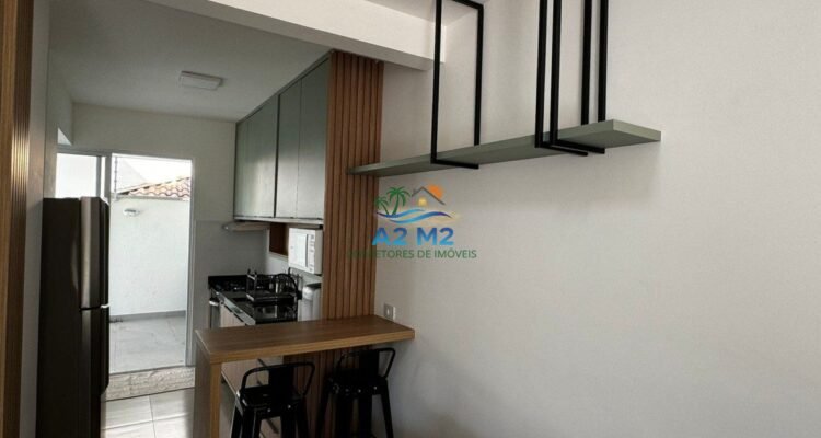 Casa em Condomínio Fechado com piscina a 450 metros da Praia do Capricórnio – 02 suítes