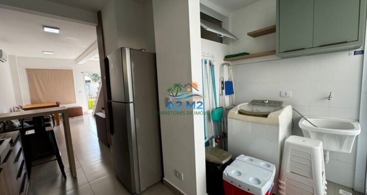 Casa em Condomínio Fechado com piscina a 450 metros da Praia do Capricórnio – 02 suítes