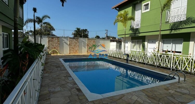 Casa em Condomínio Fechado com piscina a 450 metros da Praia do Capricórnio – 02 suítes