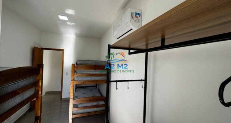 Casa em Condomínio Fechado com piscina a 450 metros da Praia do Capricórnio – 02 suítes