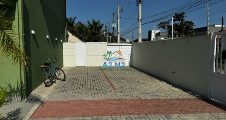 Casa em Condomínio Fechado com piscina a 450 metros da Praia do Capricórnio – 02 suítes