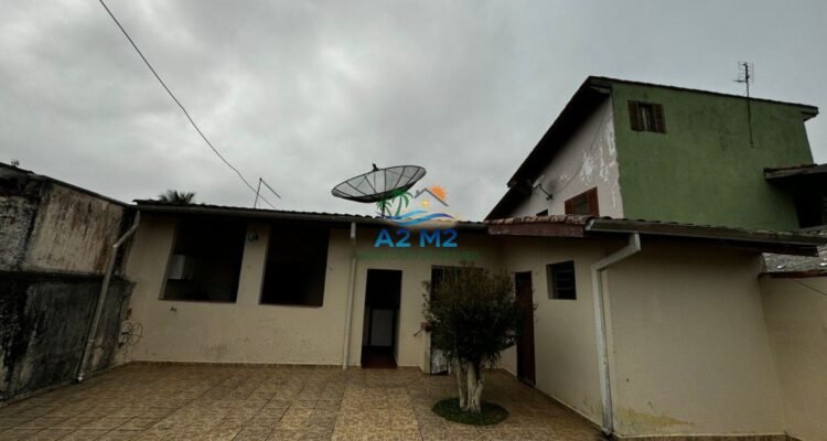 Casa Térrea com 03 Dormitórios – Poiares Rua Prudente de Moraes