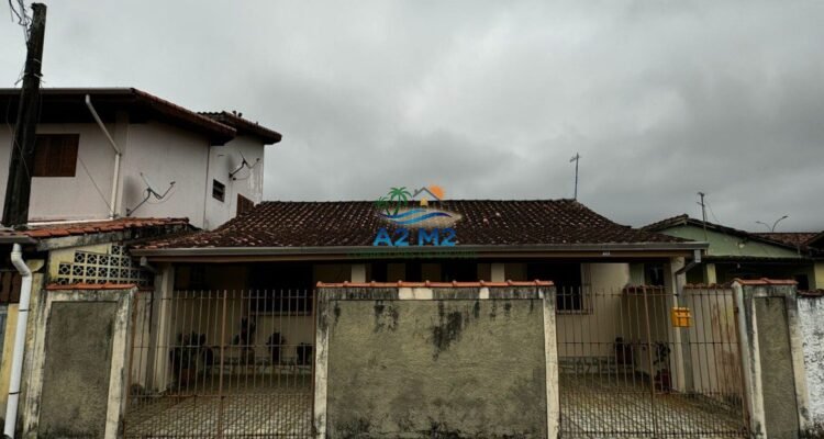 Casa Térrea com 03 Dormitórios – Poiares Rua Prudente de Moraes