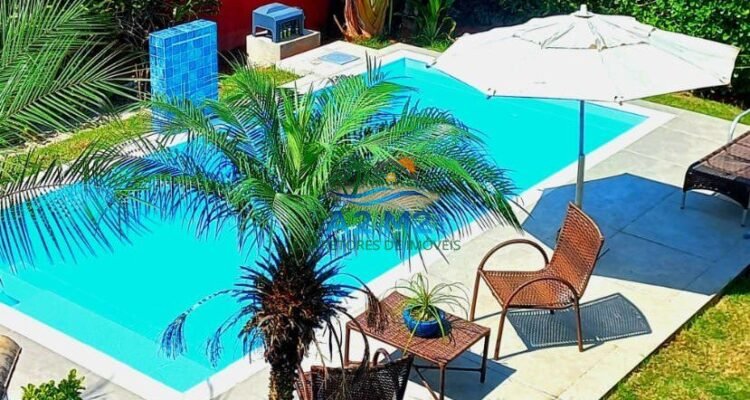 Casa de Praia – Jardim Capricórnio | Caraguatatuba – Com 3 quartos, 3 suítes, 3 salas amplas, 4 vagas de garagem