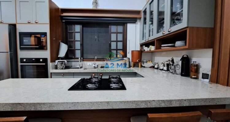 Casa com 04 Dormitórios – Próximo a Praia – Jd do Sol