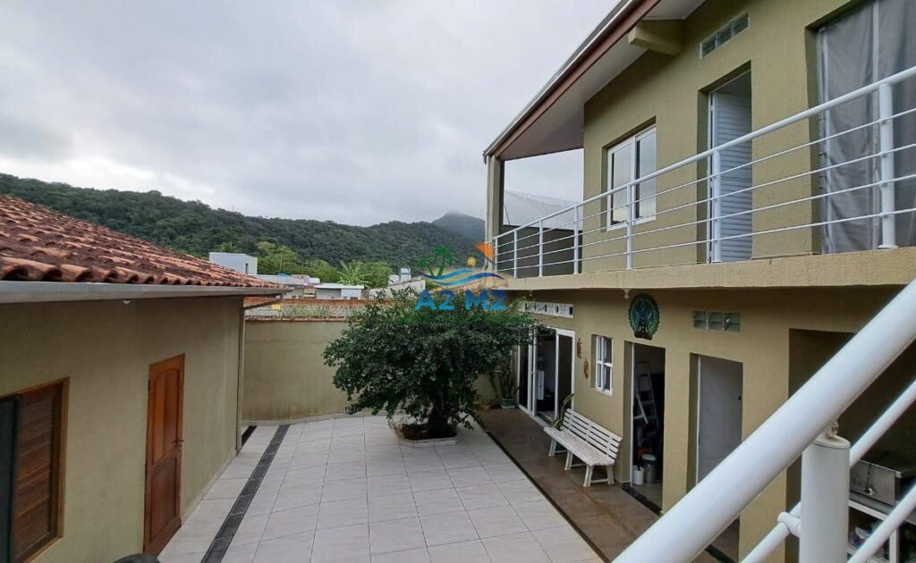 Casa com 04 Dormitórios – Próximo a Praia – Jd do Sol