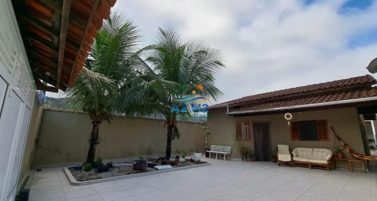 Casa com 04 Dormitórios – Próximo a Praia – Jd do Sol