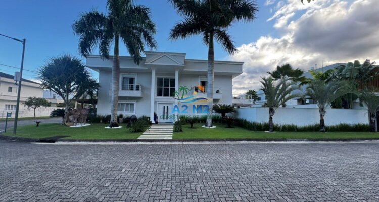 Espetacular casa de alto padrão em condomínio fechado frente à praia de Massaguaçu – Caraguatatuba (SP)