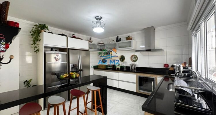 Espetacular casa de alto padrão em condomínio fechado frente à praia de Massaguaçu – Caraguatatuba (SP)