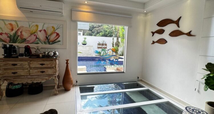 Espetacular casa de alto padrão em condomínio fechado frente à praia de Massaguaçu – Caraguatatuba (SP)
