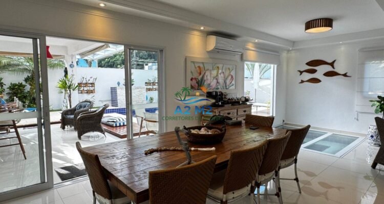 Espetacular casa de alto padrão em condomínio fechado frente à praia de Massaguaçu – Caraguatatuba (SP)