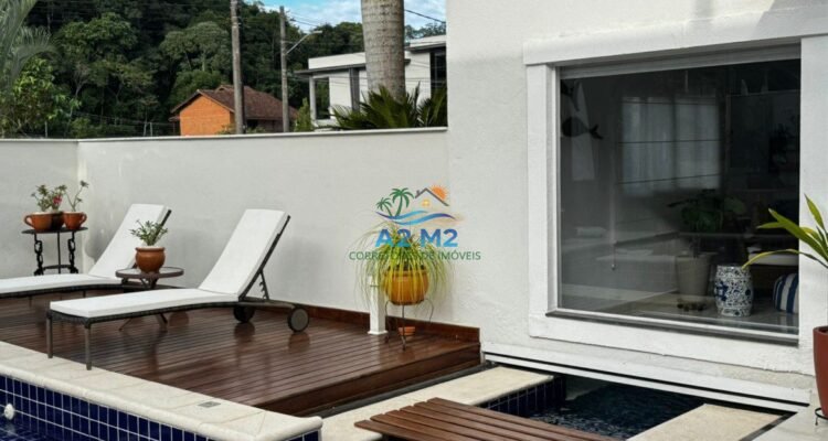 Espetacular casa de alto padrão em condomínio fechado frente à praia de Massaguaçu – Caraguatatuba (SP)