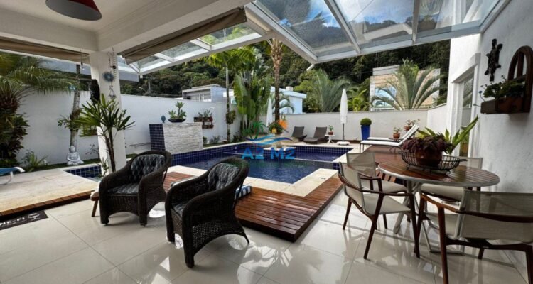 Espetacular casa de alto padrão em condomínio fechado frente à praia de Massaguaçu – Caraguatatuba (SP)