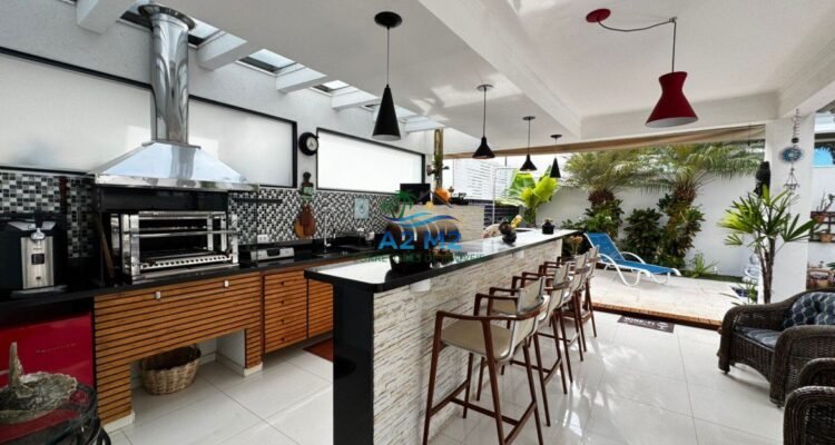 Espetacular casa de alto padrão em condomínio fechado frente à praia de Massaguaçu – Caraguatatuba (SP)