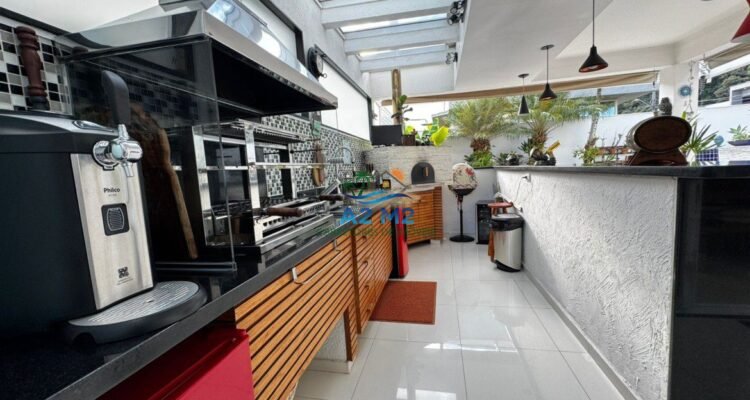 Espetacular casa de alto padrão em condomínio fechado frente à praia de Massaguaçu – Caraguatatuba (SP)