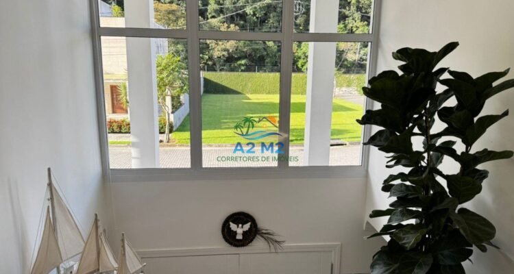 Espetacular casa de alto padrão em condomínio fechado frente à praia de Massaguaçu – Caraguatatuba (SP)