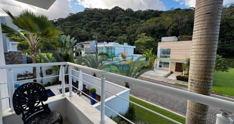 Espetacular casa de alto padrão em condomínio fechado frente à praia de Massaguaçu – Caraguatatuba (SP)