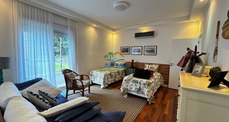 Espetacular casa de alto padrão em condomínio fechado frente à praia de Massaguaçu – Caraguatatuba (SP)