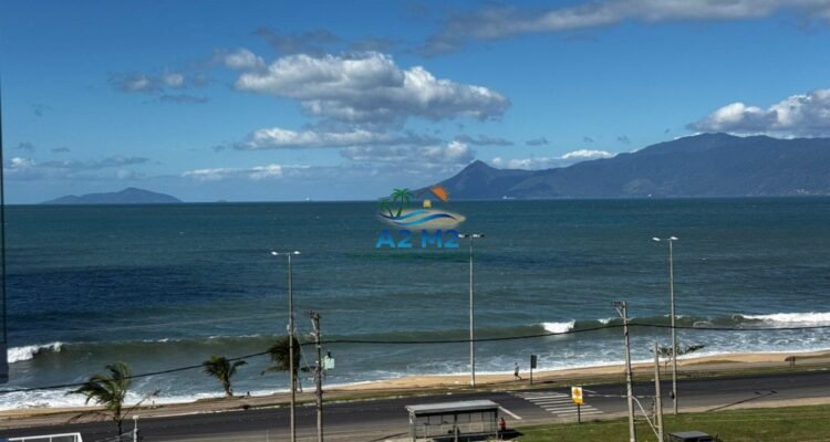 LOCAÇÃO – Apto Vista Mar, 03 dorms (01 suíte), 02 vagas, mobiliado – Piscina elevada c/ borda Infinita