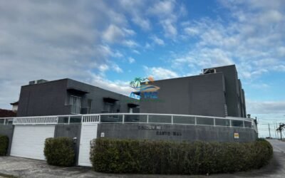 Maravilhoso Sobrado com 03 suítes – 150 metros da Praia de Massaguaçu – Mobiliado