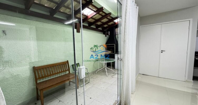 Maravilhoso Sobrado com 03 suítes – 150 metros da Praia de Massaguaçu – Mobiliado