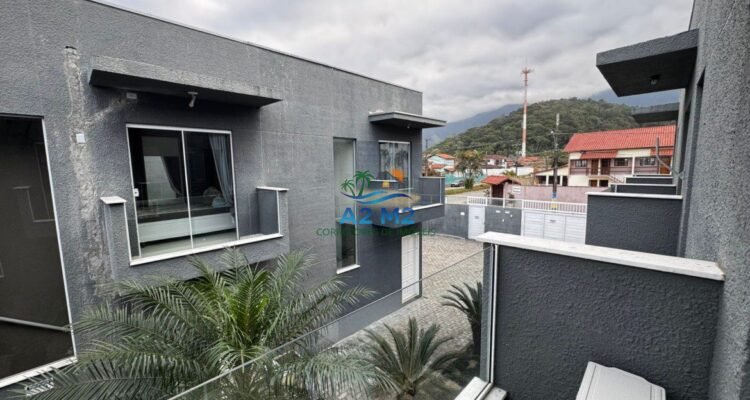 Maravilhoso Sobrado com 03 suítes – 150 metros da Praia de Massaguaçu – Mobiliado