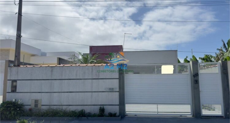 Venda – Casa Térrea com Piscina e Área Gourmet a 850 metros da praia apenas – Massaguaçu / Caraguatatuba