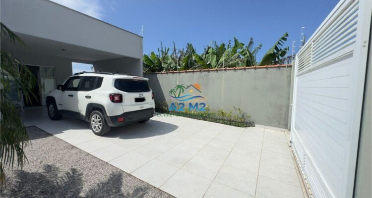 Venda – Casa Térrea com Piscina e Área Gourmet a 850 metros da praia apenas – Massaguaçu / Caraguatatuba