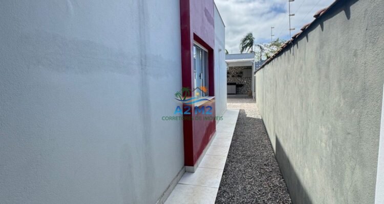 Venda – Casa Térrea com Piscina e Área Gourmet a 850 metros da praia apenas – Massaguaçu / Caraguatatuba