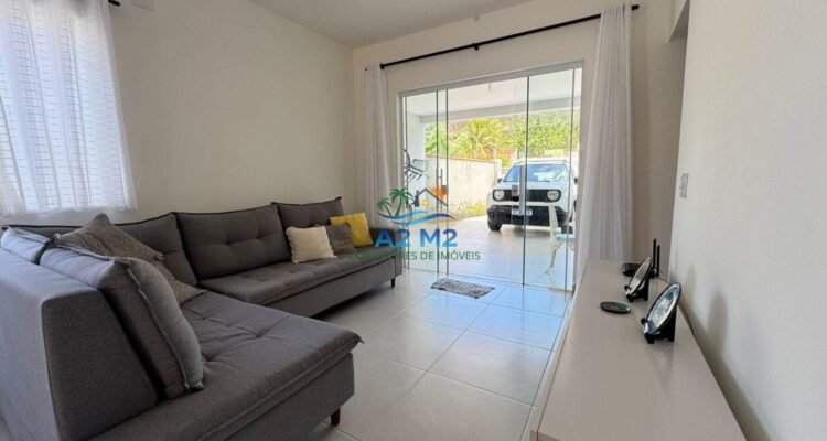 Venda – Casa Térrea com Piscina e Área Gourmet a 850 metros da praia apenas – Massaguaçu / Caraguatatuba