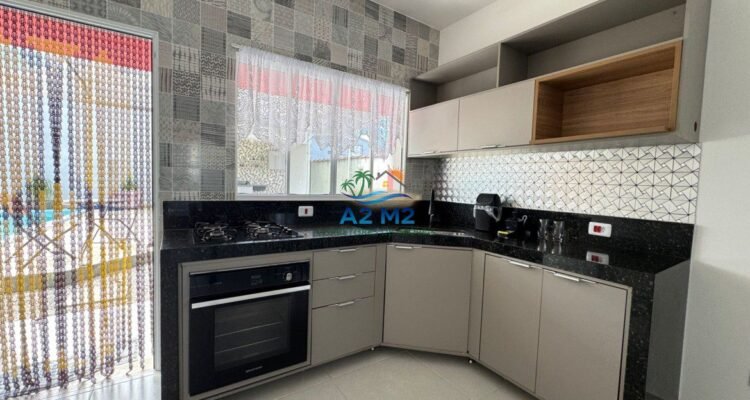 Venda – Casa Térrea com Piscina e Área Gourmet a 850 metros da praia apenas – Massaguaçu / Caraguatatuba