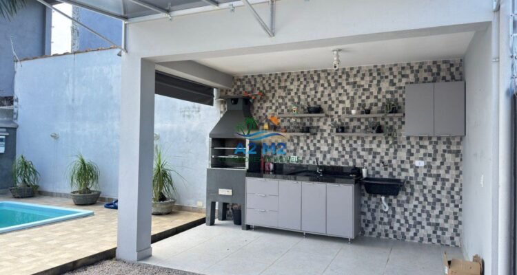 Venda – Casa Térrea com Piscina e Área Gourmet a 850 metros da praia apenas – Massaguaçu / Caraguatatuba