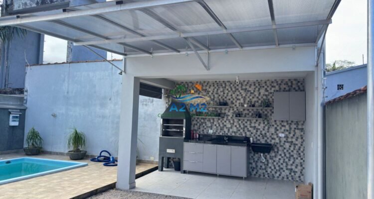 Venda – Casa Térrea com Piscina e Área Gourmet a 850 metros da praia apenas – Massaguaçu / Caraguatatuba