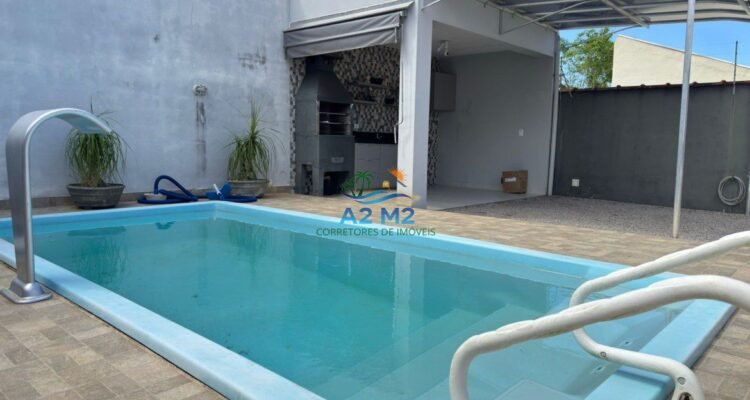 Venda – Casa Térrea com Piscina e Área Gourmet a 850 metros da praia apenas – Massaguaçu / Caraguatatuba