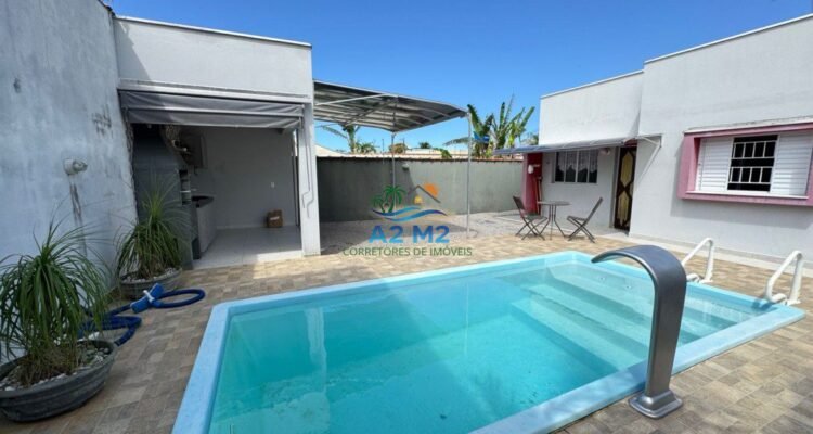 Venda – Casa Térrea com Piscina e Área Gourmet a 850 metros da praia apenas – Massaguaçu / Caraguatatuba