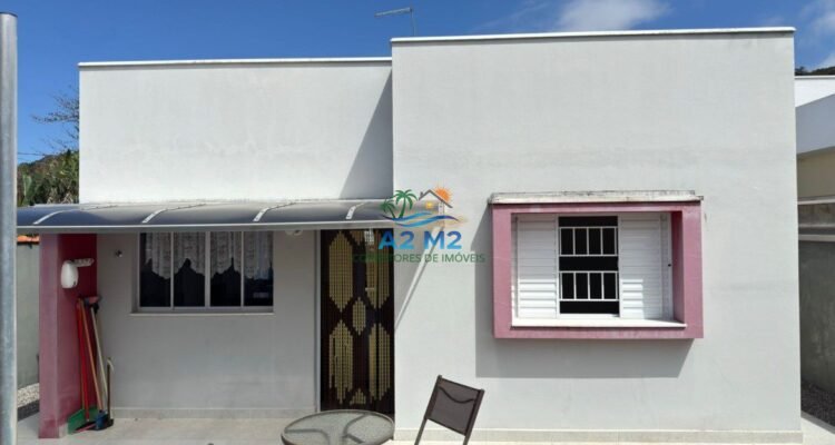 Venda – Casa Térrea com Piscina e Área Gourmet a 850 metros da praia apenas – Massaguaçu / Caraguatatuba