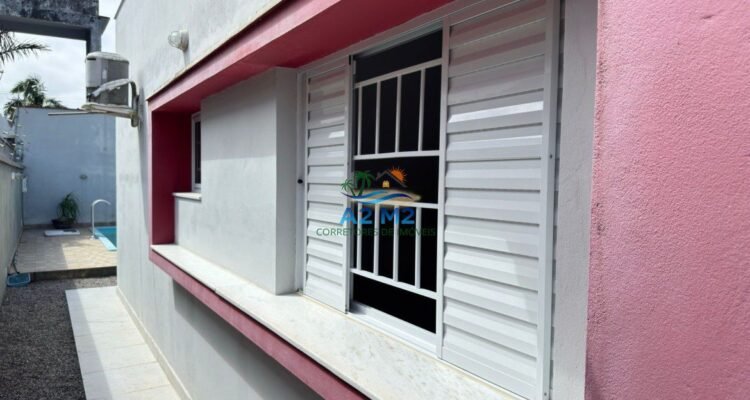 Venda – Casa Térrea com Piscina e Área Gourmet a 850 metros da praia apenas – Massaguaçu / Caraguatatuba