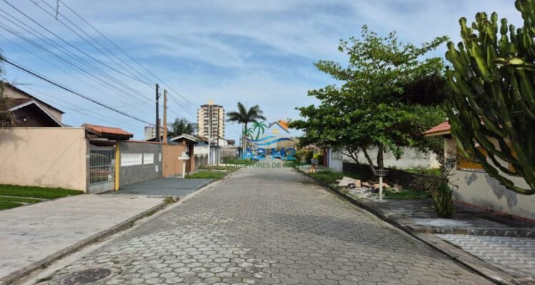 Casa Térrea à Venda – Massaguaçu, a 250 metros da praia!! 03 dormitórios sendo 01 suíte!!