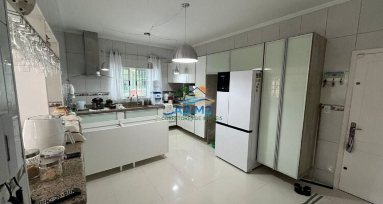 Casa de Alto Padrão a Venda no Indaiá – Requinte, sofisticação, conforto e o privilégio de estar a 02 quadras da praia