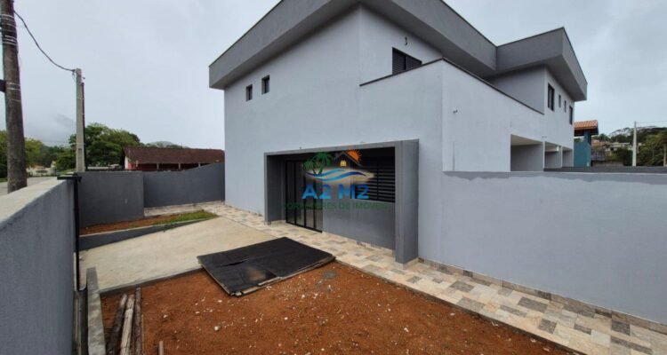 Imóvel novo com 01 Dormitório, 40m² e um quintal ENORME