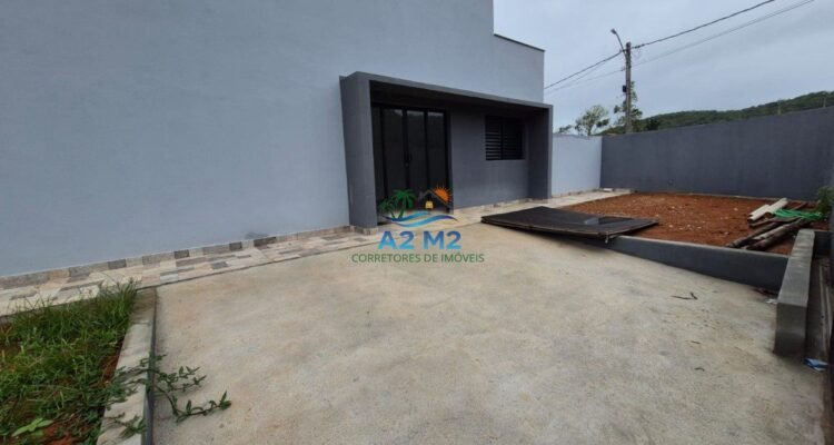 Imóvel novo com 01 Dormitório, 40m² e um quintal ENORME